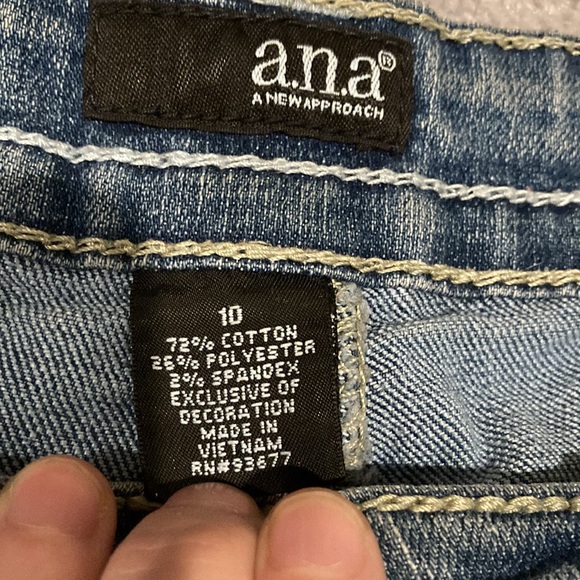 a.n.a - A NEW APPROACH Distressed Capri Jeans - Picture 5 of 10